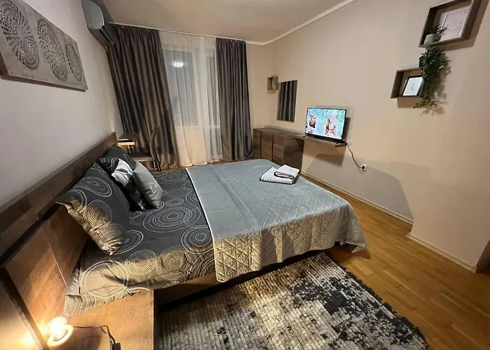 център с паркинг за нормална до средно голяма кола Lejlighed