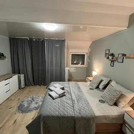 център с паркинг за нормална до средно голяма кола * فارنا