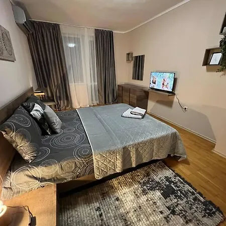 център с паркинг за нормална до средно голяма кола Apartament