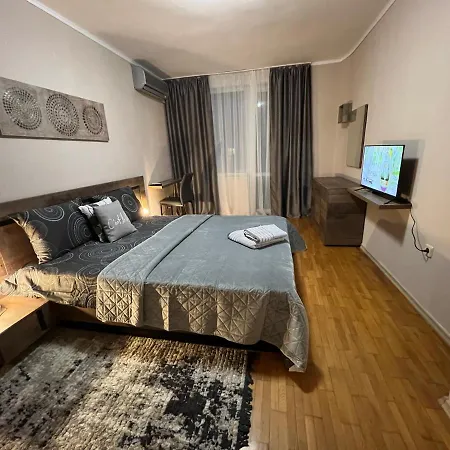 Apartament център с паркинг за нормална до средно голяма кола *
