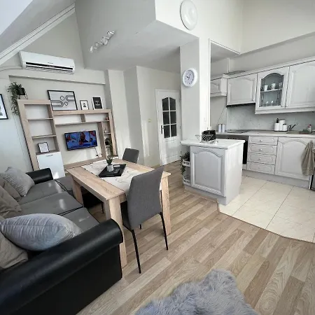 Apartman център с паркинг за нормална до средно голяма кола