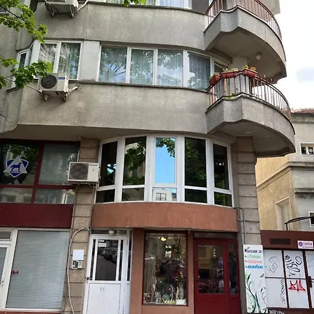 център с паркинг за нормална до средно голяма кола Várna