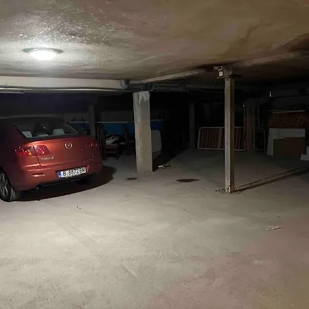 Apartman център с паркинг за нормална до средно голяма кола Várna