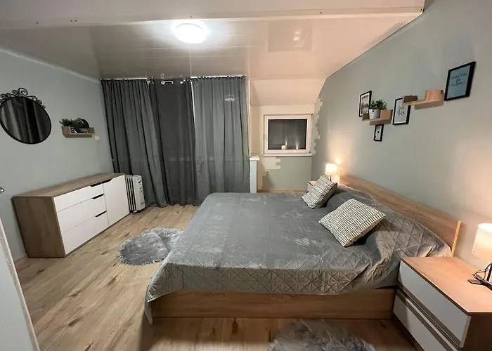 център с паркинг за нормална до средно голяма кола Varna