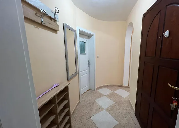 център с паркинг за нормална до средно голяма кола Appartement *