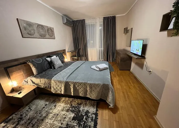 Appartement център с паркинг за нормална до средно голяма кола *