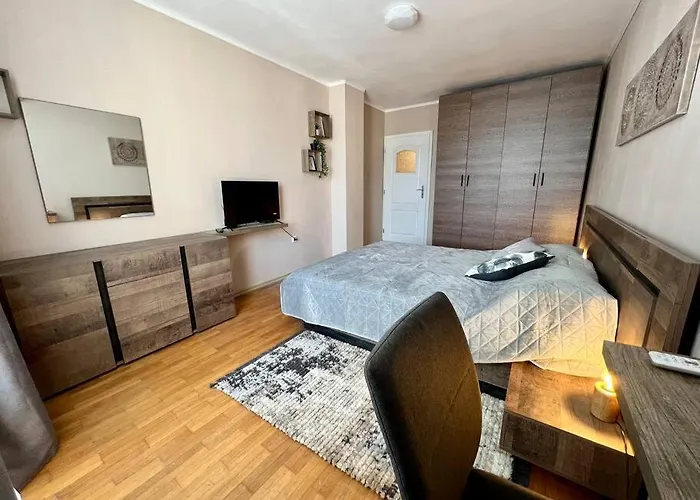 Appartement център с паркинг за нормална до средно голяма кола *