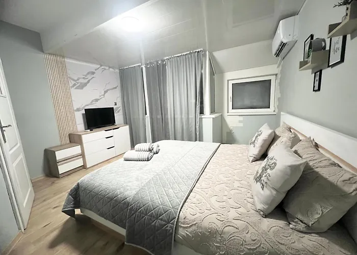 център с паркинг за нормална до средно голяма кола Appartement Varna